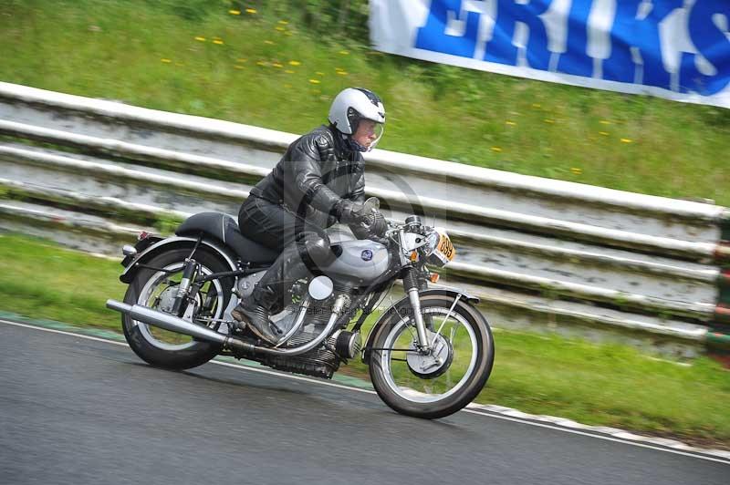 Mallory park Leicestershire;Mallory park photographs;Motorcycle action photographs;classic bikes;event digital images;eventdigitalimages;mallory park;no limits trackday;peter wileman photography;vintage bikes;vintage motorcycles;vmcc festival 1000 bikes