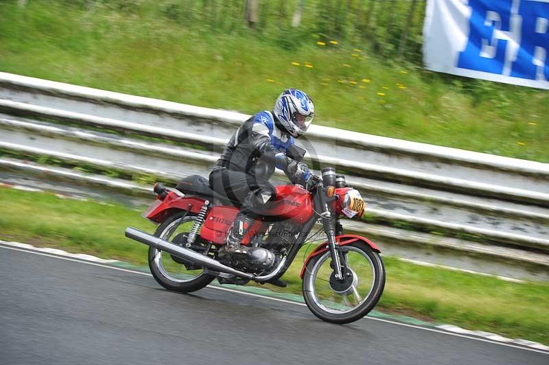 Mallory park Leicestershire;Mallory park photographs;Motorcycle action photographs;classic bikes;event digital images;eventdigitalimages;mallory park;no limits trackday;peter wileman photography;vintage bikes;vintage motorcycles;vmcc festival 1000 bikes
