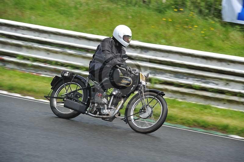 Mallory park Leicestershire;Mallory park photographs;Motorcycle action photographs;classic bikes;event digital images;eventdigitalimages;mallory park;no limits trackday;peter wileman photography;vintage bikes;vintage motorcycles;vmcc festival 1000 bikes