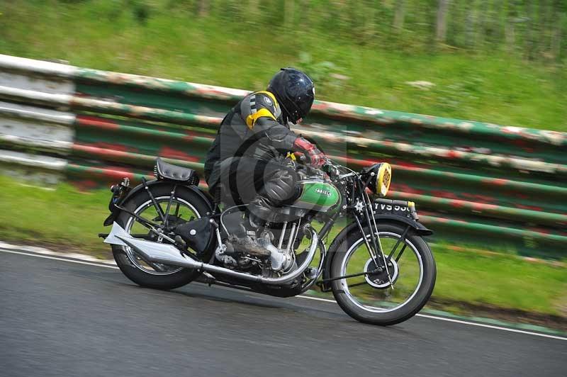 Mallory park Leicestershire;Mallory park photographs;Motorcycle action photographs;classic bikes;event digital images;eventdigitalimages;mallory park;no limits trackday;peter wileman photography;vintage bikes;vintage motorcycles;vmcc festival 1000 bikes