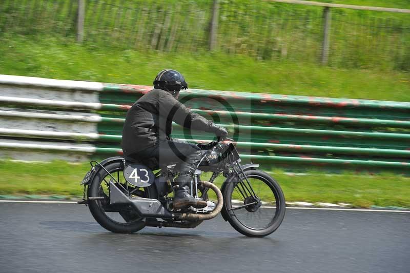 Mallory park Leicestershire;Mallory park photographs;Motorcycle action photographs;classic bikes;event digital images;eventdigitalimages;mallory park;no limits trackday;peter wileman photography;vintage bikes;vintage motorcycles;vmcc festival 1000 bikes