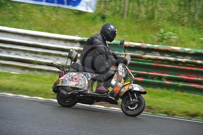Mallory park Leicestershire;Mallory park photographs;Motorcycle action photographs;classic bikes;event digital images;eventdigitalimages;mallory park;no limits trackday;peter wileman photography;vintage bikes;vintage motorcycles;vmcc festival 1000 bikes