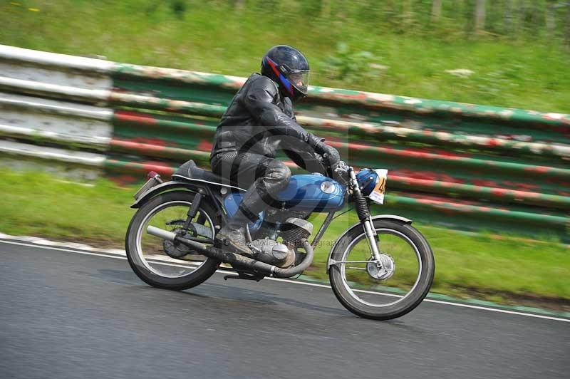 Mallory park Leicestershire;Mallory park photographs;Motorcycle action photographs;classic bikes;event digital images;eventdigitalimages;mallory park;no limits trackday;peter wileman photography;vintage bikes;vintage motorcycles;vmcc festival 1000 bikes