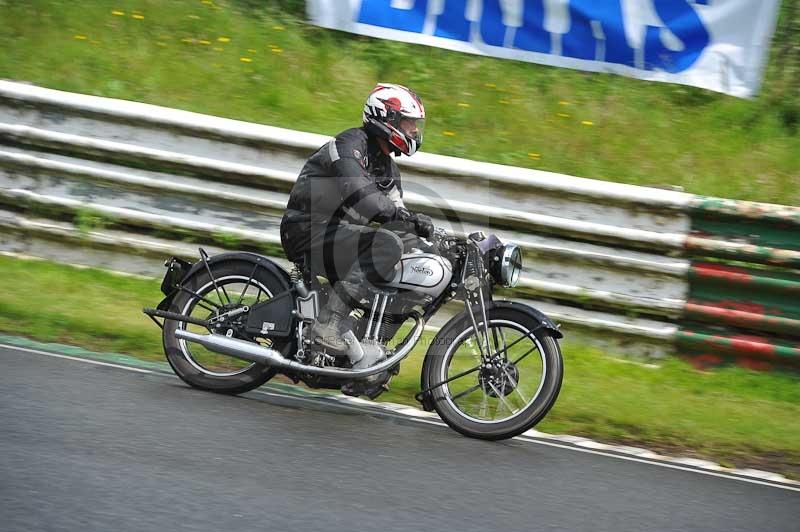 Mallory park Leicestershire;Mallory park photographs;Motorcycle action photographs;classic bikes;event digital images;eventdigitalimages;mallory park;no limits trackday;peter wileman photography;vintage bikes;vintage motorcycles;vmcc festival 1000 bikes