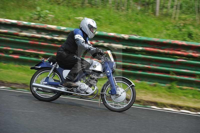 Mallory park Leicestershire;Mallory park photographs;Motorcycle action photographs;classic bikes;event digital images;eventdigitalimages;mallory park;no limits trackday;peter wileman photography;vintage bikes;vintage motorcycles;vmcc festival 1000 bikes
