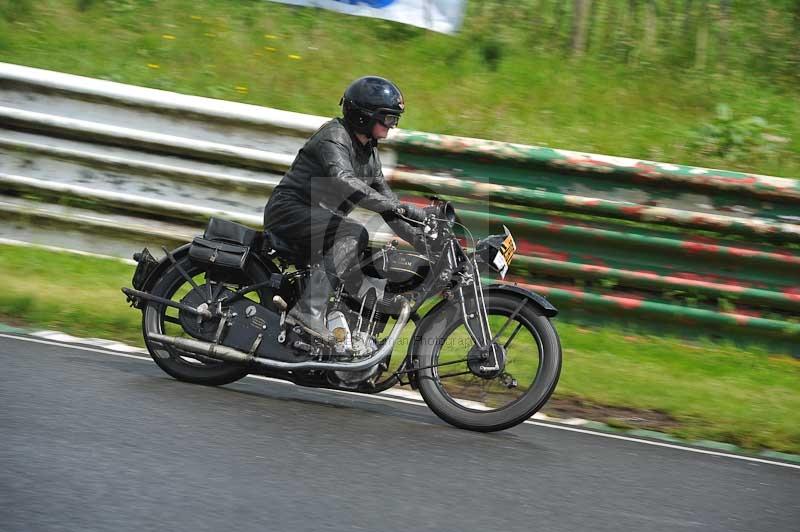 Mallory park Leicestershire;Mallory park photographs;Motorcycle action photographs;classic bikes;event digital images;eventdigitalimages;mallory park;no limits trackday;peter wileman photography;vintage bikes;vintage motorcycles;vmcc festival 1000 bikes