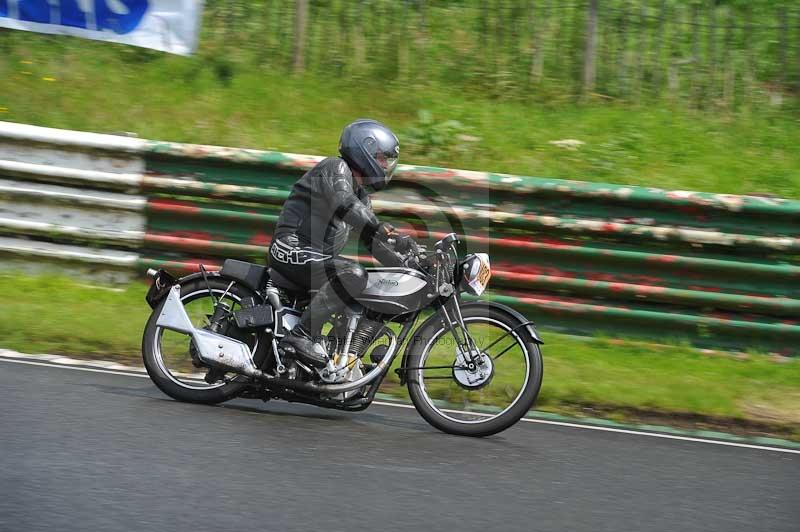Mallory park Leicestershire;Mallory park photographs;Motorcycle action photographs;classic bikes;event digital images;eventdigitalimages;mallory park;no limits trackday;peter wileman photography;vintage bikes;vintage motorcycles;vmcc festival 1000 bikes