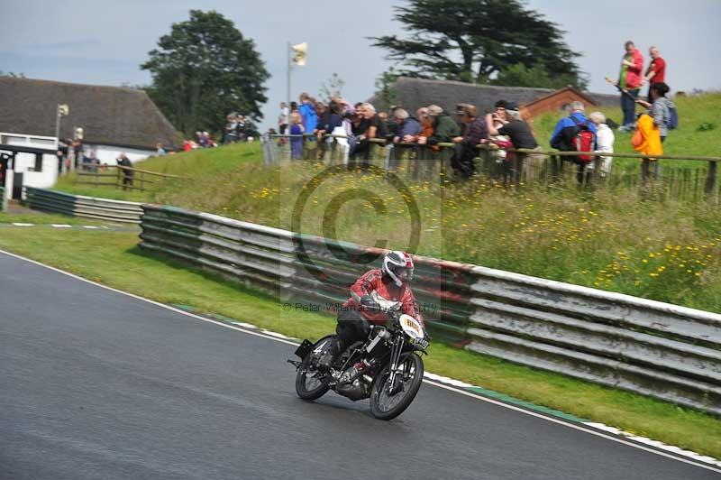 Mallory park Leicestershire;Mallory park photographs;Motorcycle action photographs;classic bikes;event digital images;eventdigitalimages;mallory park;no limits trackday;peter wileman photography;vintage bikes;vintage motorcycles;vmcc festival 1000 bikes
