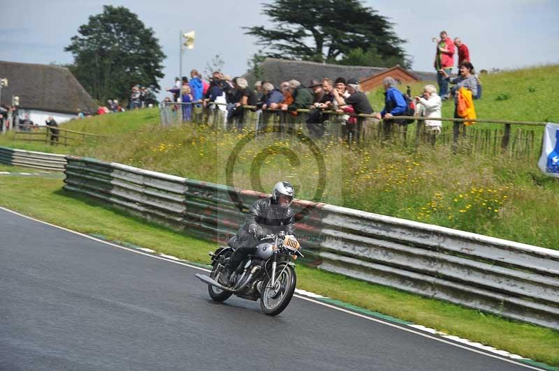 Mallory park Leicestershire;Mallory park photographs;Motorcycle action photographs;classic bikes;event digital images;eventdigitalimages;mallory park;no limits trackday;peter wileman photography;vintage bikes;vintage motorcycles;vmcc festival 1000 bikes
