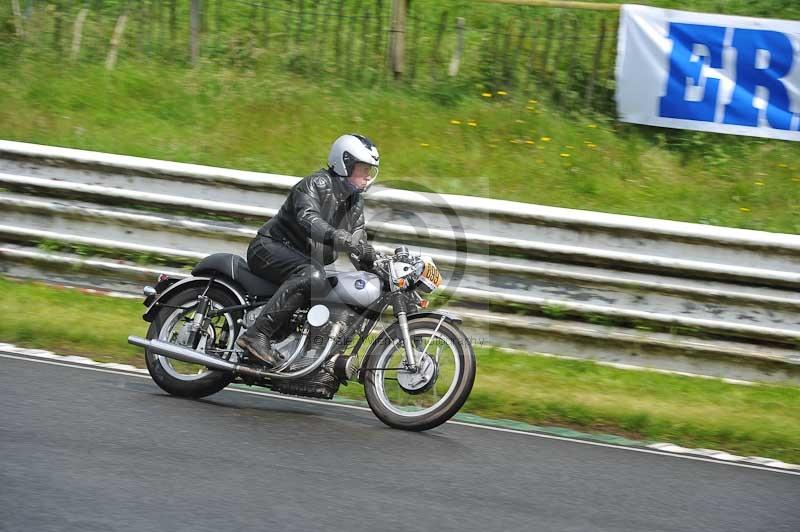 Mallory park Leicestershire;Mallory park photographs;Motorcycle action photographs;classic bikes;event digital images;eventdigitalimages;mallory park;no limits trackday;peter wileman photography;vintage bikes;vintage motorcycles;vmcc festival 1000 bikes