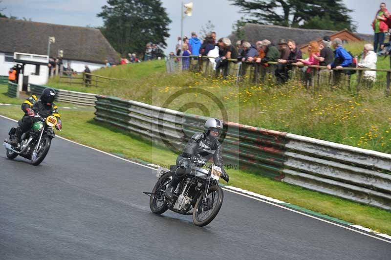 Mallory park Leicestershire;Mallory park photographs;Motorcycle action photographs;classic bikes;event digital images;eventdigitalimages;mallory park;no limits trackday;peter wileman photography;vintage bikes;vintage motorcycles;vmcc festival 1000 bikes