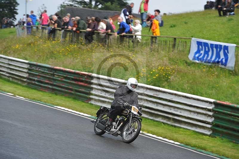Mallory park Leicestershire;Mallory park photographs;Motorcycle action photographs;classic bikes;event digital images;eventdigitalimages;mallory park;no limits trackday;peter wileman photography;vintage bikes;vintage motorcycles;vmcc festival 1000 bikes
