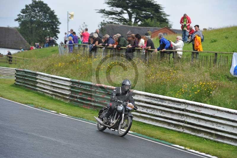 Mallory park Leicestershire;Mallory park photographs;Motorcycle action photographs;classic bikes;event digital images;eventdigitalimages;mallory park;no limits trackday;peter wileman photography;vintage bikes;vintage motorcycles;vmcc festival 1000 bikes