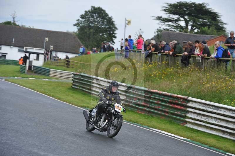 Mallory park Leicestershire;Mallory park photographs;Motorcycle action photographs;classic bikes;event digital images;eventdigitalimages;mallory park;no limits trackday;peter wileman photography;vintage bikes;vintage motorcycles;vmcc festival 1000 bikes
