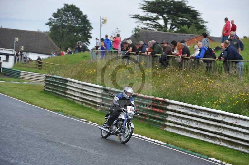 Mallory park Leicestershire;Mallory park photographs;Motorcycle action photographs;classic bikes;event digital images;eventdigitalimages;mallory park;no limits trackday;peter wileman photography;vintage bikes;vintage motorcycles;vmcc festival 1000 bikes