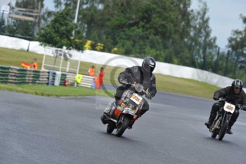 Mallory park Leicestershire;Mallory park photographs;Motorcycle action photographs;classic bikes;event digital images;eventdigitalimages;mallory park;no limits trackday;peter wileman photography;vintage bikes;vintage motorcycles;vmcc festival 1000 bikes