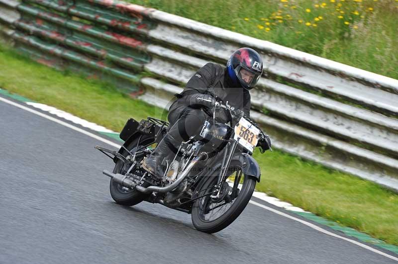 Mallory park Leicestershire;Mallory park photographs;Motorcycle action photographs;classic bikes;event digital images;eventdigitalimages;mallory park;no limits trackday;peter wileman photography;vintage bikes;vintage motorcycles;vmcc festival 1000 bikes