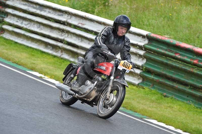 Mallory park Leicestershire;Mallory park photographs;Motorcycle action photographs;classic bikes;event digital images;eventdigitalimages;mallory park;no limits trackday;peter wileman photography;vintage bikes;vintage motorcycles;vmcc festival 1000 bikes