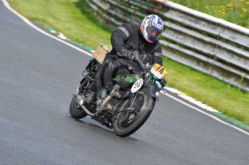 Mallory park Leicestershire;Mallory park photographs;Motorcycle action photographs;classic bikes;event digital images;eventdigitalimages;mallory park;no limits trackday;peter wileman photography;vintage bikes;vintage motorcycles;vmcc festival 1000 bikes