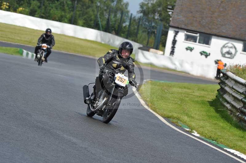 Mallory park Leicestershire;Mallory park photographs;Motorcycle action photographs;classic bikes;event digital images;eventdigitalimages;mallory park;no limits trackday;peter wileman photography;vintage bikes;vintage motorcycles;vmcc festival 1000 bikes