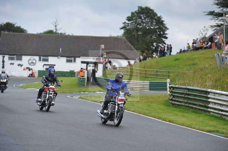 Mallory park Leicestershire;Mallory park photographs;Motorcycle action photographs;classic bikes;event digital images;eventdigitalimages;mallory park;no limits trackday;peter wileman photography;vintage bikes;vintage motorcycles;vmcc festival 1000 bikes