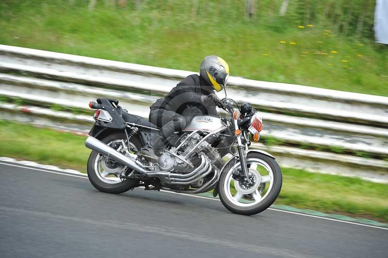 Mallory park Leicestershire;Mallory park photographs;Motorcycle action photographs;classic bikes;event digital images;eventdigitalimages;mallory park;no limits trackday;peter wileman photography;vintage bikes;vintage motorcycles;vmcc festival 1000 bikes