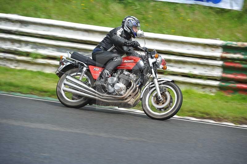 Mallory park Leicestershire;Mallory park photographs;Motorcycle action photographs;classic bikes;event digital images;eventdigitalimages;mallory park;no limits trackday;peter wileman photography;vintage bikes;vintage motorcycles;vmcc festival 1000 bikes