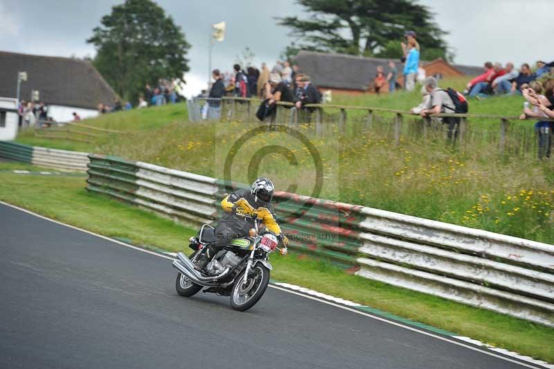 Mallory park Leicestershire;Mallory park photographs;Motorcycle action photographs;classic bikes;event digital images;eventdigitalimages;mallory park;no limits trackday;peter wileman photography;vintage bikes;vintage motorcycles;vmcc festival 1000 bikes