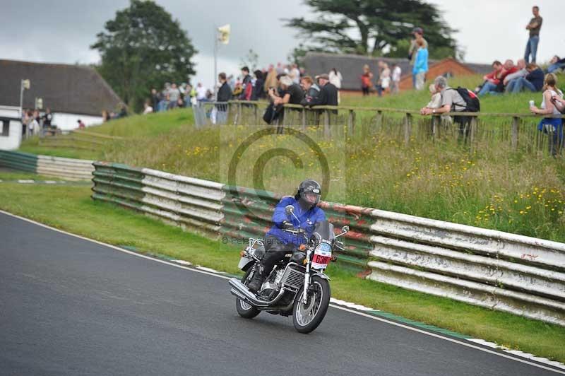 Mallory park Leicestershire;Mallory park photographs;Motorcycle action photographs;classic bikes;event digital images;eventdigitalimages;mallory park;no limits trackday;peter wileman photography;vintage bikes;vintage motorcycles;vmcc festival 1000 bikes