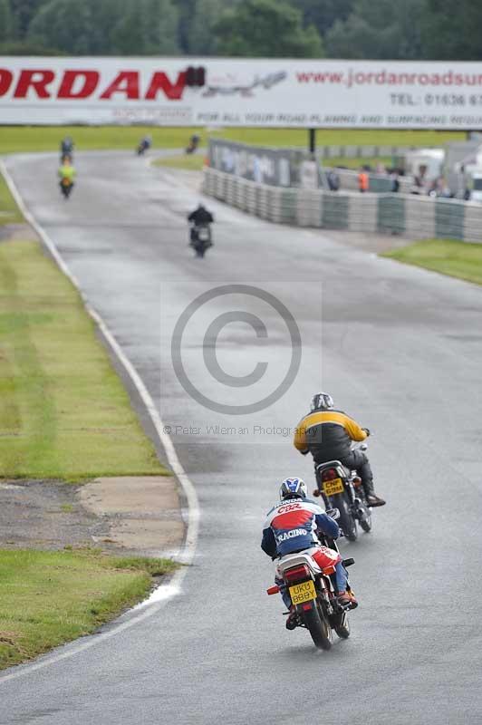 Mallory park Leicestershire;Mallory park photographs;Motorcycle action photographs;classic bikes;event digital images;eventdigitalimages;mallory park;no limits trackday;peter wileman photography;vintage bikes;vintage motorcycles;vmcc festival 1000 bikes