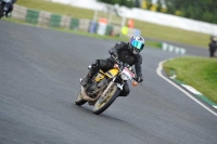Mallory-park-Leicestershire;Mallory-park-photographs;Motorcycle-action-photographs;classic-bikes;event-digital-images;eventdigitalimages;mallory-park;no-limits-trackday;peter-wileman-photography;vintage-bikes;vintage-motorcycles;vmcc-festival-1000-bikes