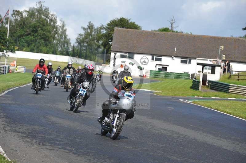 Mallory park Leicestershire;Mallory park photographs;Motorcycle action photographs;classic bikes;event digital images;eventdigitalimages;mallory park;no limits trackday;peter wileman photography;vintage bikes;vintage motorcycles;vmcc festival 1000 bikes