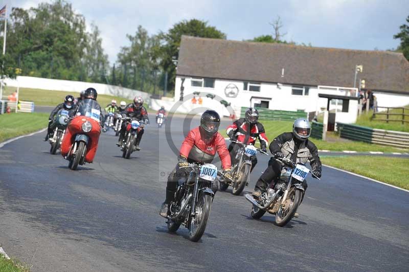 Mallory park Leicestershire;Mallory park photographs;Motorcycle action photographs;classic bikes;event digital images;eventdigitalimages;mallory park;no limits trackday;peter wileman photography;vintage bikes;vintage motorcycles;vmcc festival 1000 bikes