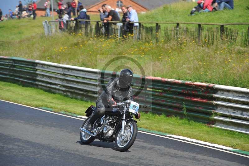 Mallory park Leicestershire;Mallory park photographs;Motorcycle action photographs;classic bikes;event digital images;eventdigitalimages;mallory park;no limits trackday;peter wileman photography;vintage bikes;vintage motorcycles;vmcc festival 1000 bikes