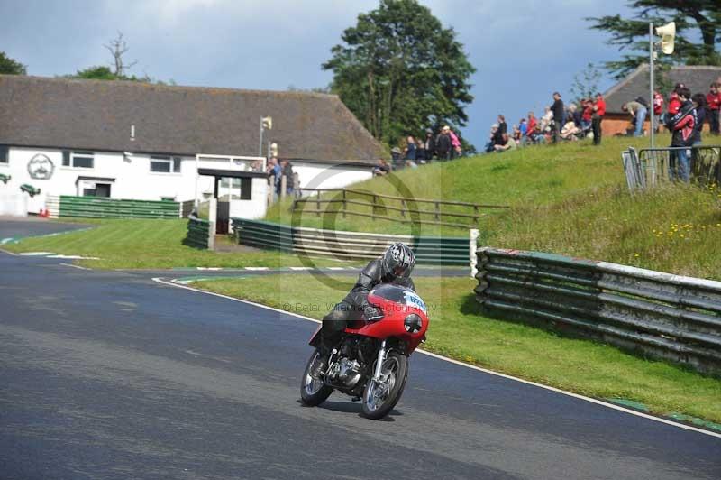 Mallory park Leicestershire;Mallory park photographs;Motorcycle action photographs;classic bikes;event digital images;eventdigitalimages;mallory park;no limits trackday;peter wileman photography;vintage bikes;vintage motorcycles;vmcc festival 1000 bikes