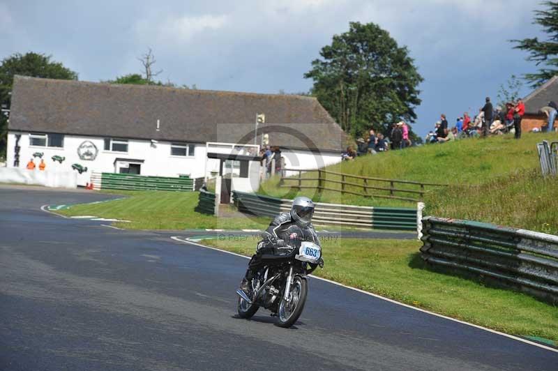 Mallory park Leicestershire;Mallory park photographs;Motorcycle action photographs;classic bikes;event digital images;eventdigitalimages;mallory park;no limits trackday;peter wileman photography;vintage bikes;vintage motorcycles;vmcc festival 1000 bikes