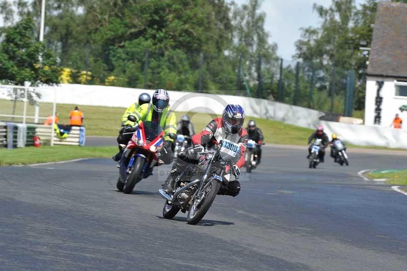 Mallory park Leicestershire;Mallory park photographs;Motorcycle action photographs;classic bikes;event digital images;eventdigitalimages;mallory park;no limits trackday;peter wileman photography;vintage bikes;vintage motorcycles;vmcc festival 1000 bikes