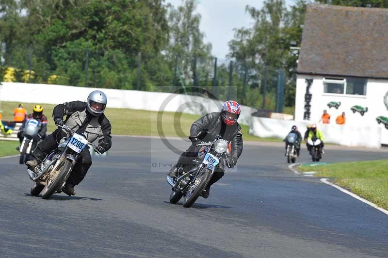 Mallory park Leicestershire;Mallory park photographs;Motorcycle action photographs;classic bikes;event digital images;eventdigitalimages;mallory park;no limits trackday;peter wileman photography;vintage bikes;vintage motorcycles;vmcc festival 1000 bikes