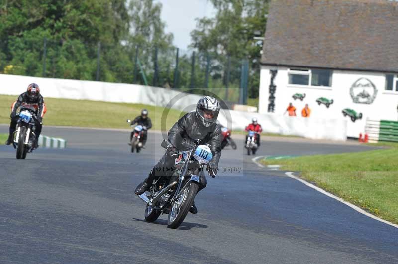 Mallory park Leicestershire;Mallory park photographs;Motorcycle action photographs;classic bikes;event digital images;eventdigitalimages;mallory park;no limits trackday;peter wileman photography;vintage bikes;vintage motorcycles;vmcc festival 1000 bikes