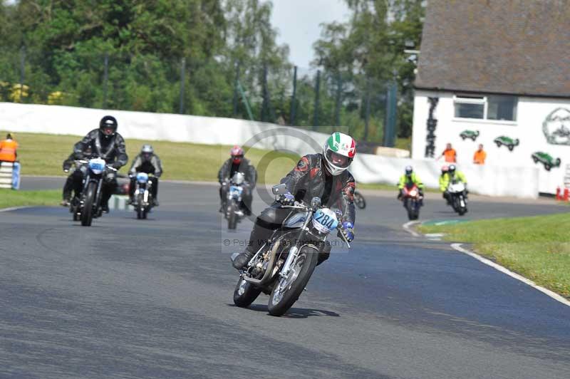 Mallory park Leicestershire;Mallory park photographs;Motorcycle action photographs;classic bikes;event digital images;eventdigitalimages;mallory park;no limits trackday;peter wileman photography;vintage bikes;vintage motorcycles;vmcc festival 1000 bikes