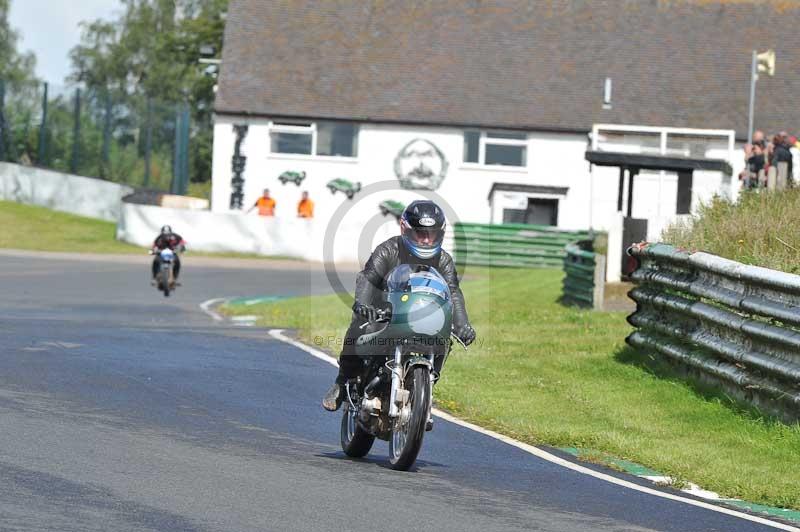 Mallory park Leicestershire;Mallory park photographs;Motorcycle action photographs;classic bikes;event digital images;eventdigitalimages;mallory park;no limits trackday;peter wileman photography;vintage bikes;vintage motorcycles;vmcc festival 1000 bikes