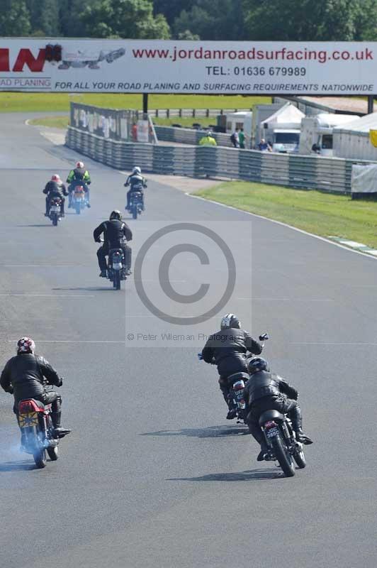 Mallory park Leicestershire;Mallory park photographs;Motorcycle action photographs;classic bikes;event digital images;eventdigitalimages;mallory park;no limits trackday;peter wileman photography;vintage bikes;vintage motorcycles;vmcc festival 1000 bikes