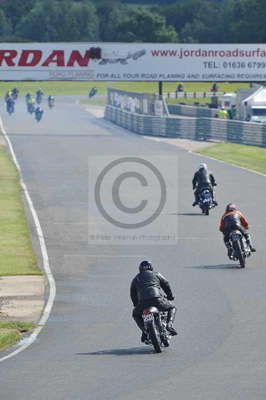 Mallory park Leicestershire;Mallory park photographs;Motorcycle action photographs;classic bikes;event digital images;eventdigitalimages;mallory park;no limits trackday;peter wileman photography;vintage bikes;vintage motorcycles;vmcc festival 1000 bikes