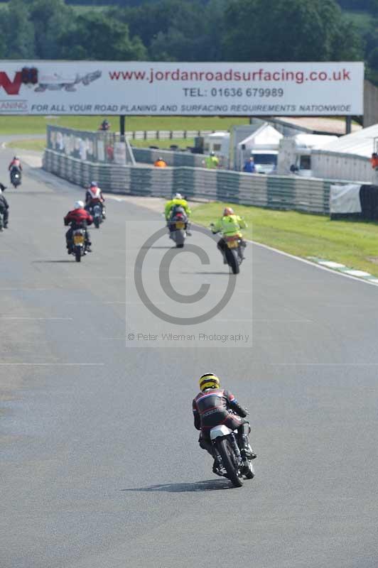 Mallory park Leicestershire;Mallory park photographs;Motorcycle action photographs;classic bikes;event digital images;eventdigitalimages;mallory park;no limits trackday;peter wileman photography;vintage bikes;vintage motorcycles;vmcc festival 1000 bikes