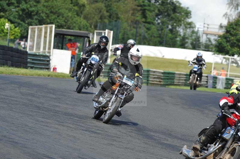 Mallory park Leicestershire;Mallory park photographs;Motorcycle action photographs;classic bikes;event digital images;eventdigitalimages;mallory park;no limits trackday;peter wileman photography;vintage bikes;vintage motorcycles;vmcc festival 1000 bikes