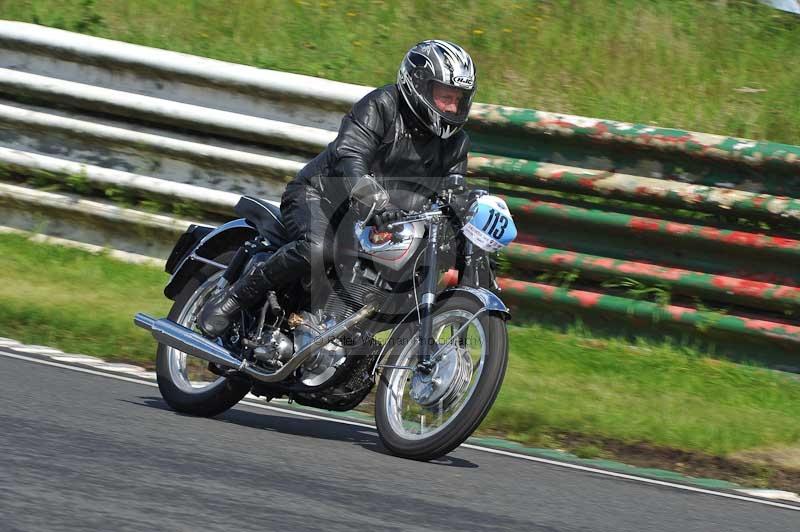 Mallory park Leicestershire;Mallory park photographs;Motorcycle action photographs;classic bikes;event digital images;eventdigitalimages;mallory park;no limits trackday;peter wileman photography;vintage bikes;vintage motorcycles;vmcc festival 1000 bikes