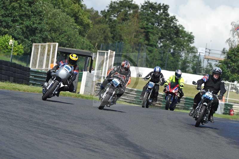 Mallory park Leicestershire;Mallory park photographs;Motorcycle action photographs;classic bikes;event digital images;eventdigitalimages;mallory park;no limits trackday;peter wileman photography;vintage bikes;vintage motorcycles;vmcc festival 1000 bikes