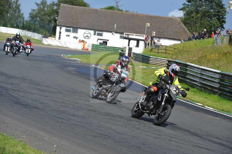 Mallory park Leicestershire;Mallory park photographs;Motorcycle action photographs;classic bikes;event digital images;eventdigitalimages;mallory park;no limits trackday;peter wileman photography;vintage bikes;vintage motorcycles;vmcc festival 1000 bikes