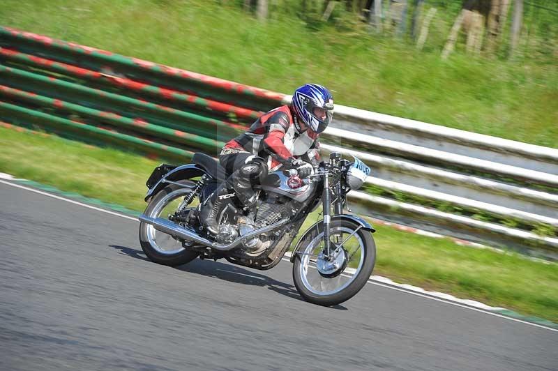 Mallory park Leicestershire;Mallory park photographs;Motorcycle action photographs;classic bikes;event digital images;eventdigitalimages;mallory park;no limits trackday;peter wileman photography;vintage bikes;vintage motorcycles;vmcc festival 1000 bikes