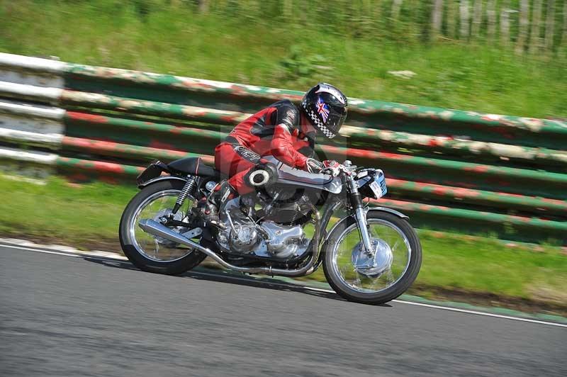 Mallory park Leicestershire;Mallory park photographs;Motorcycle action photographs;classic bikes;event digital images;eventdigitalimages;mallory park;no limits trackday;peter wileman photography;vintage bikes;vintage motorcycles;vmcc festival 1000 bikes